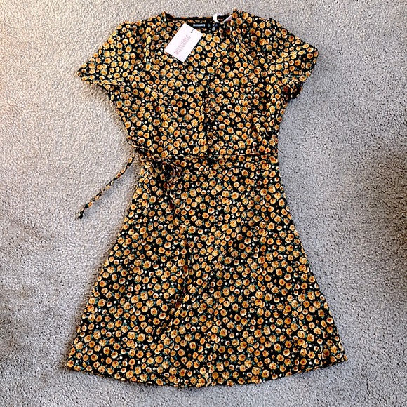 *Misguided Half Button Tea Floral Summer Mini Dress - Picture 2 of 9